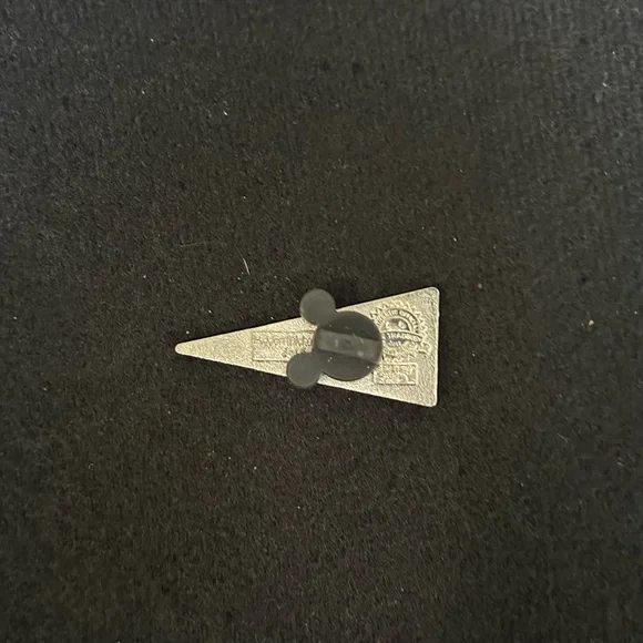 Walt Disney World Pennants - Green Pin - Picture 3 of 3